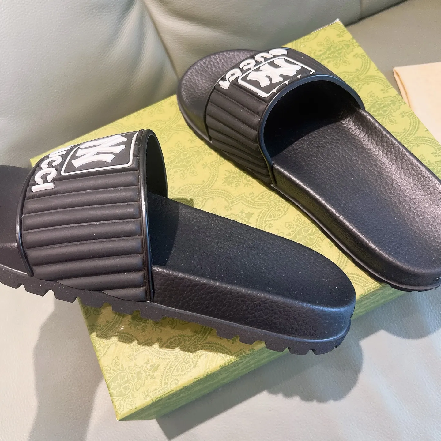 Men's Men's Shoes 130🐮🐮Gucci Gucci Slippers Gucci 2024 latest beach sandals slippers Original molding double G LOGO Original molding consistent Outsole: Men's Men's Shoes u double-layer outsole Size: 35-46